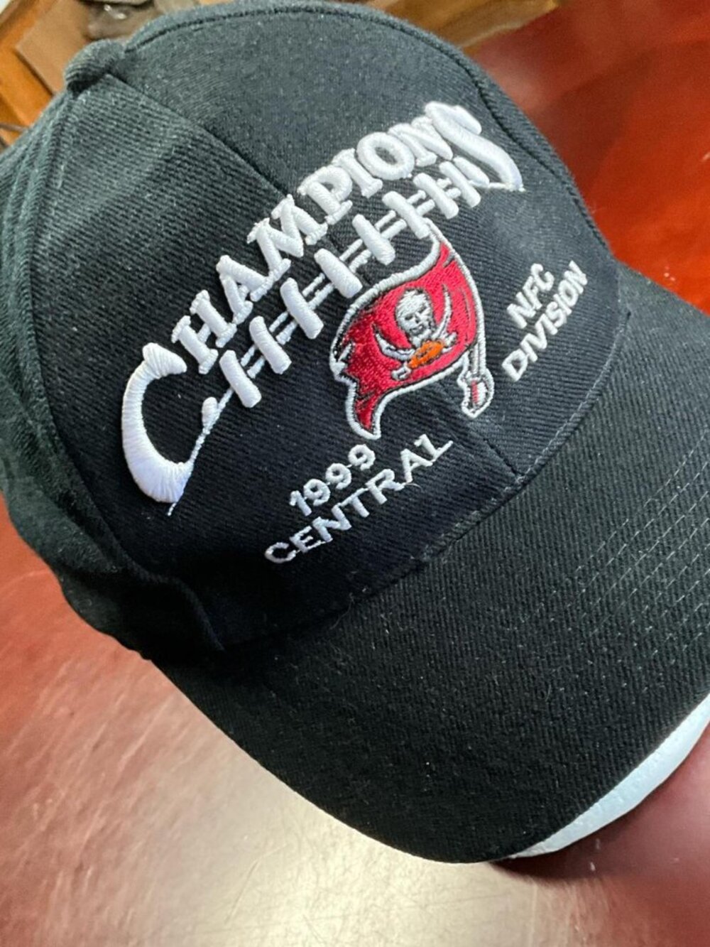 VTG Mens Puma Tampa Bay Buccaneers '99 NFC Central Divison Champs Adjustable Cap